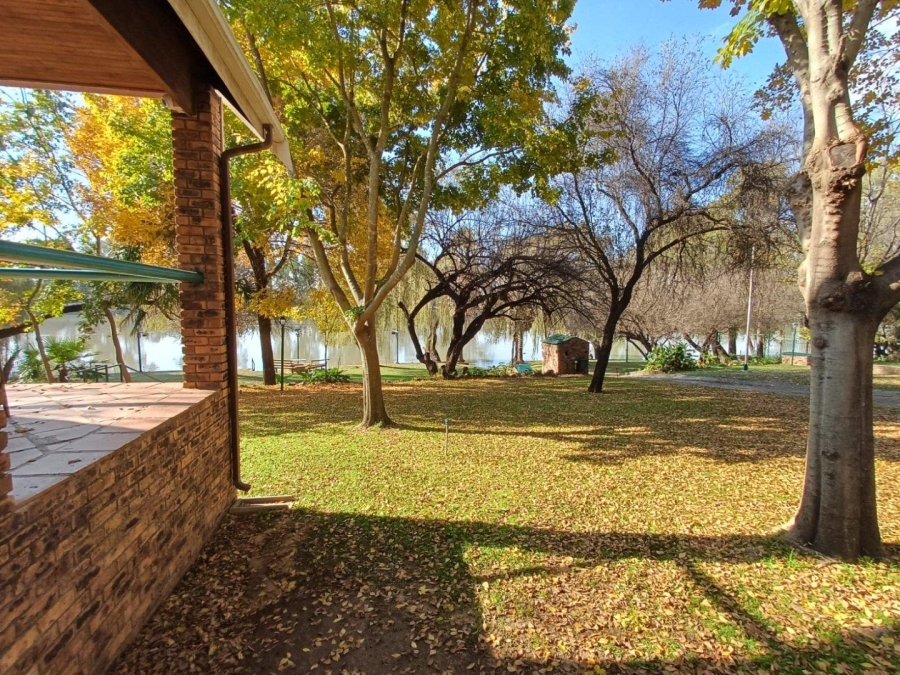 9 Bedroom Property for Sale in Willow Grange Free State